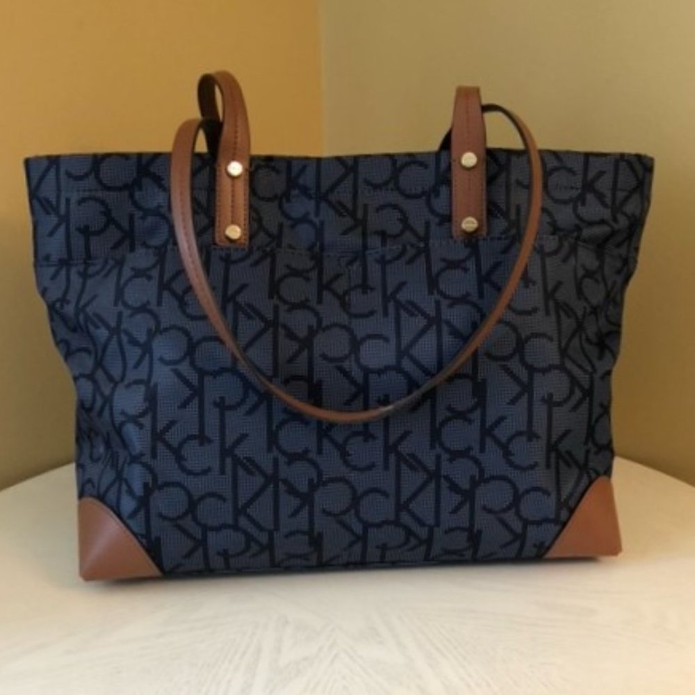 Calvin Klien Signature Tannya Tote
